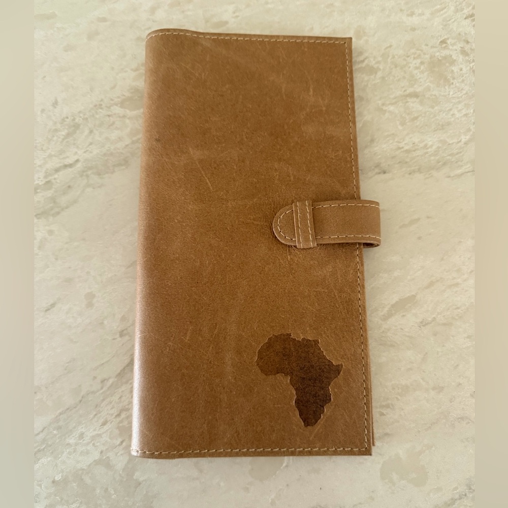 Passport Travel Wallet Made of Soft Leather NWOT Zippered Pocket, Inside Sleeve